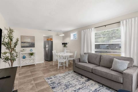 House, Multiple Beds, Kitchen, Garden View (13921 19th st #1 dad) | Living area