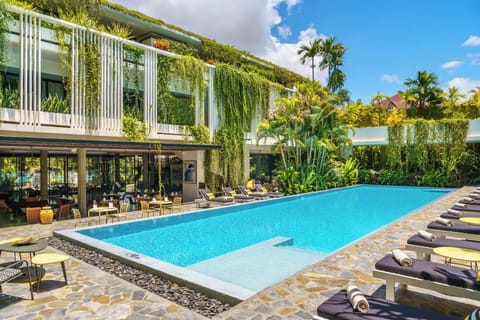 Outdoor pool, pool umbrellas, sun loungers