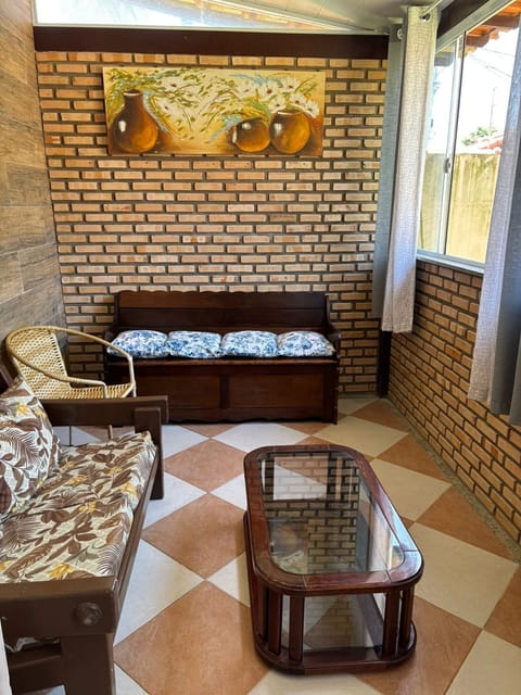 Deluxe Suite, Garden View | Living area