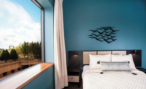 Suite, 1 Queen Bed with Sofa bed, Lake View | Free WiFi