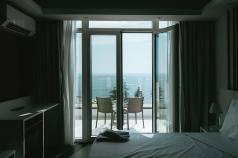 Superior Double Room, Balcony, Sea View | Individually furnished, desk, laptop workspace, free WiFi