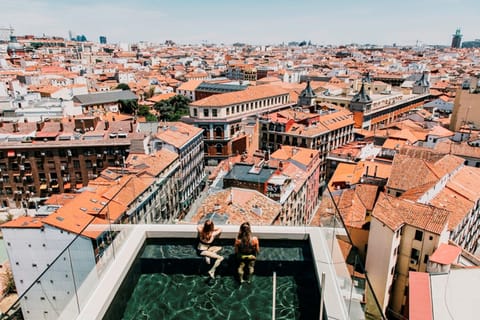 Outdoor pool, open 10:00 AM to 5:00 PM, sun loungers