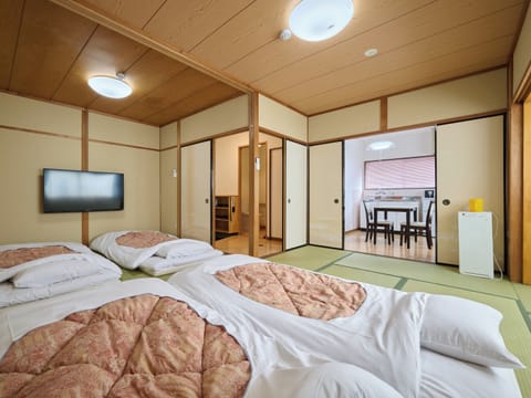 Japanese-Western Room S | Desk, laptop workspace, WiFi (free), bed sheets