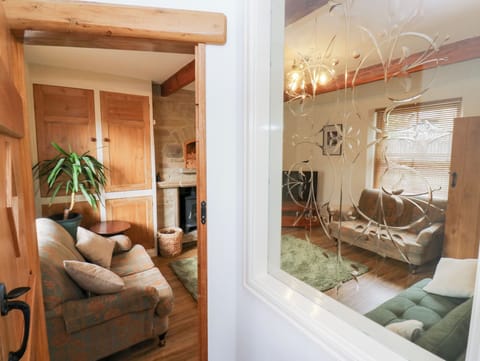 Cottage | Living area | Fireplace