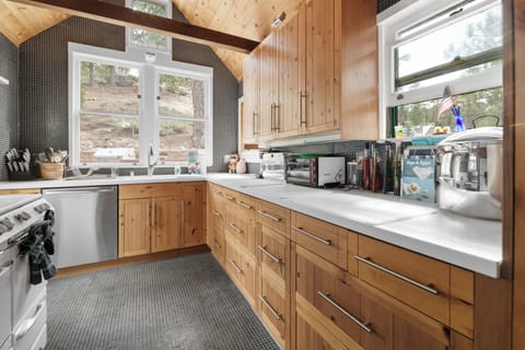 Electric kettle, toaster