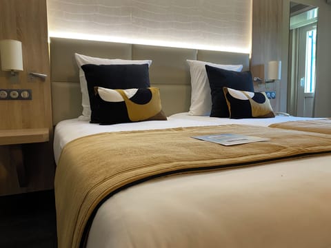 Standard Room, 2 Twin Beds | Premium bedding, in-room safe, individually furnished, desk