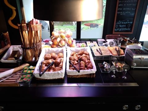 Daily buffet breakfast (EUR 14.90 per person)