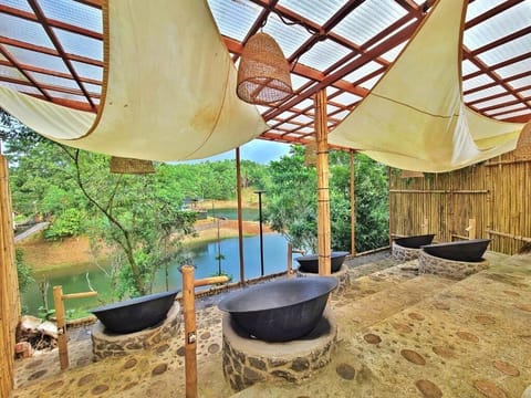 Outdoor spa tub