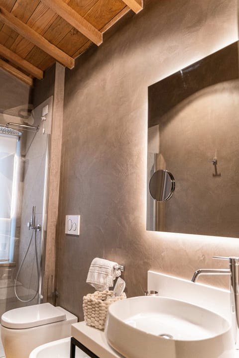 Comfort Room, Valley View | Bathroom | Free toiletries, hair dryer, bathrobes, slippers