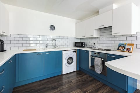 Comfort Apartment | Private kitchen | Full-size fridge, microwave, oven, stovetop