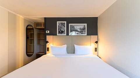 Premium bedding, blackout drapes, iron/ironing board