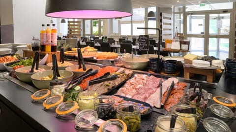 Breakfast, lunch, dinner served; French cuisine