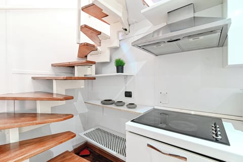 Loft, 1 Double Bed | Private kitchen | Coffee/tea maker, electric kettle