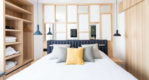 Junior Suite, 1 King Bed with Sofa bed | Premium bedding, desk, laptop workspace, blackout drapes