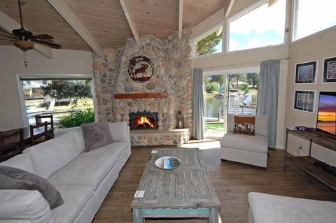House, 3 Bedrooms | Living area | Streaming services