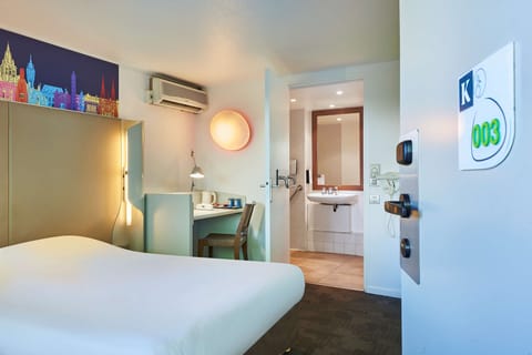 Standard Room, 1 Double Bed | Desk, blackout drapes, iron/ironing board, free WiFi