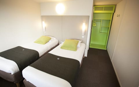 Twin Room | Premium bedding, desk, blackout drapes, free WiFi