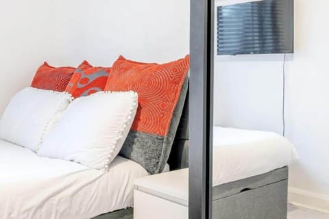 1 bedroom, iron/ironing board, WiFi (free), bed sheets
