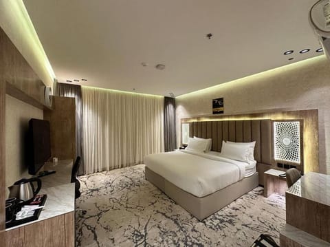 Egyptian cotton sheets, premium bedding, pillowtop beds, in-room safe