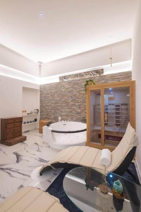 Hot tub, deep-tissue massages, Swedish massages, Thai massages