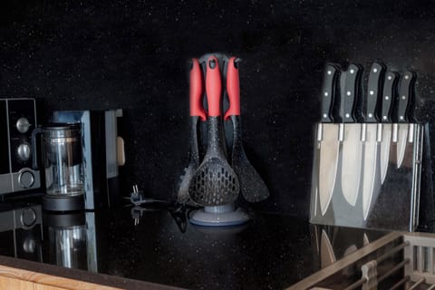 Full-size fridge, microwave, dishwasher, rice cooker