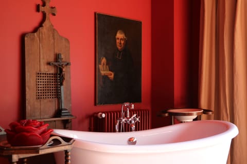 EXPLORER Room | In-room safe, soundproofing, iron/ironing board, free WiFi