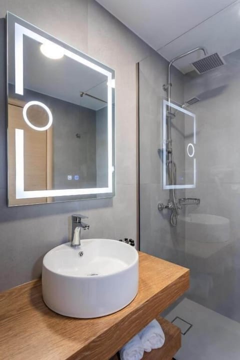 Free toiletries, hair dryer, towels, soap