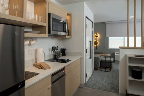 Suite, 1 Bedroom | Private kitchen