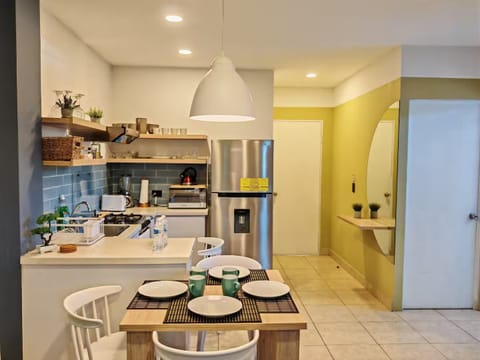 City Apartment, 2 Bedrooms, Air conditioning | Private kitchen