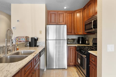 Electric kettle, toaster