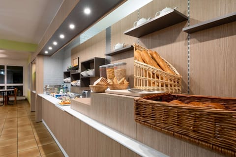 Daily buffet breakfast (EUR 11.90 per person)