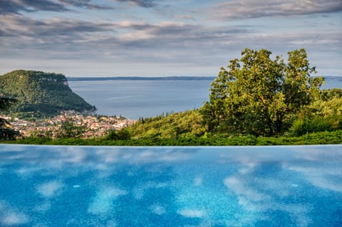 2 outdoor pools, pool umbrellas, sun loungers