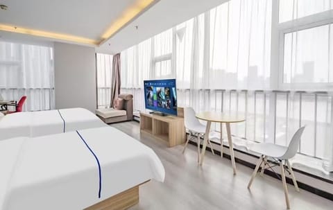 Family Triple Room | Blackout drapes, iron/ironing board (on request), WiFi (free)
