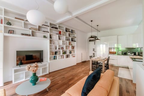 Apartment | Living area | 30-inch TV with digital channels