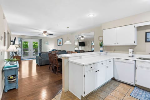 Condo, Multiple Beds, Balcony, Golf View (Ron's Retreat) | Interior