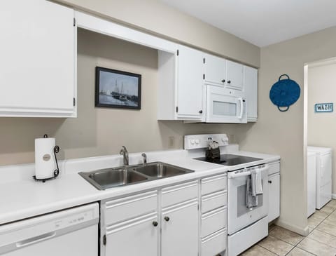 Condo, Multiple Beds, Balcony, Golf View (Ron's Retreat) | Private kitchen | Fridge, microwave, oven, stovetop