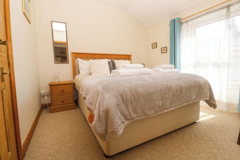 Cottage | 3 bedrooms, individually decorated, individually furnished, free WiFi