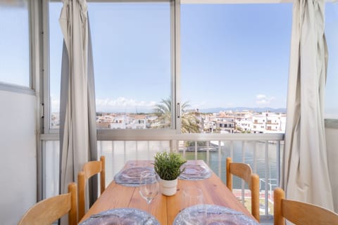 Apartment | Dining