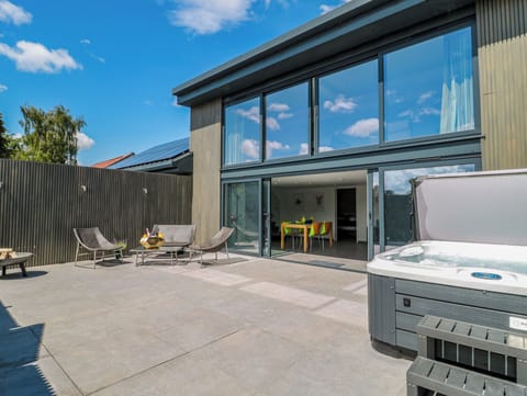 Cottage | Outdoor dining