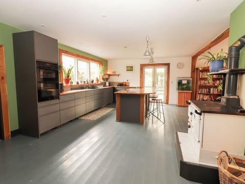 Fridge, microwave, dishwasher, toaster