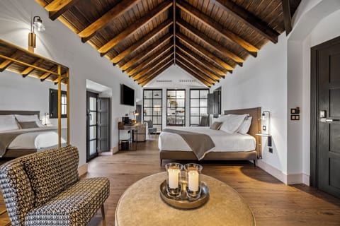 Luxury Penthouse | In-room safe, desk, laptop workspace, blackout drapes