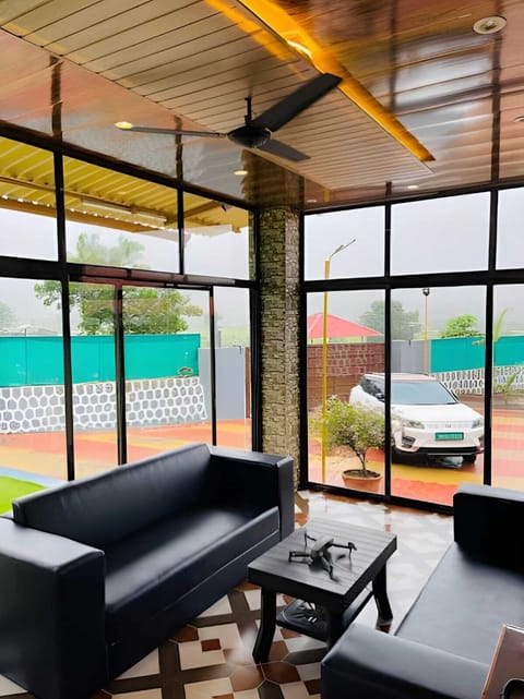 7 Mountain Farm Villa | Living room | Flat-screen TV