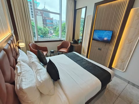 Superior Room | Laptop workspace, free WiFi