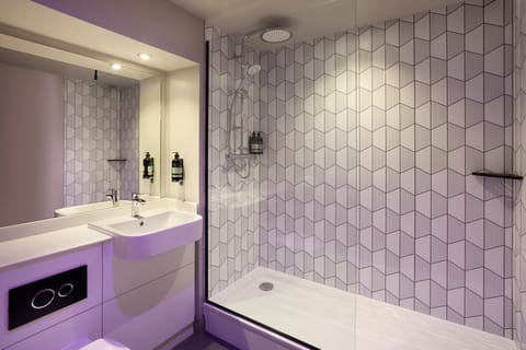 Superior Double Room | Bathroom