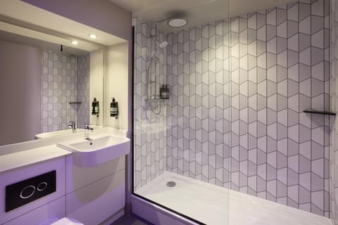 Superior Double Room | Bathroom