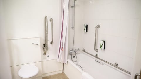 Standard Double Room, Accessible Bathtub | Bathroom