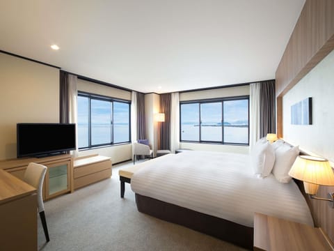 Deluxe Suite, Multiple Beds, Lake View | Premium bedding, in-room safe, desk, iron/ironing board (on request)