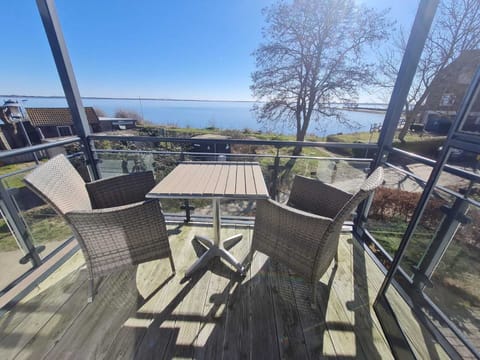 Apartment | Outdoor dining