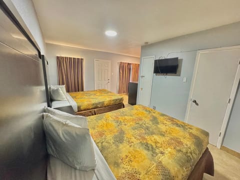 Double Room | Desk, laptop workspace, free WiFi