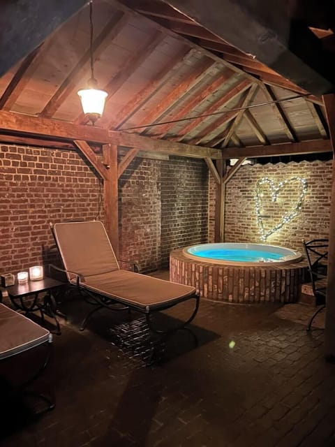 Hot tub, steam room, massages